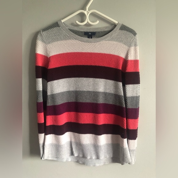 🌟 3 for $50 🌟 Gap sweater - Picture 3 of 4